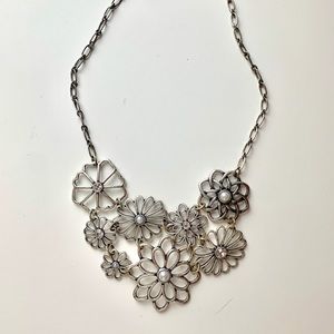 STATEMENT NECKLACE: Floral collar necklace